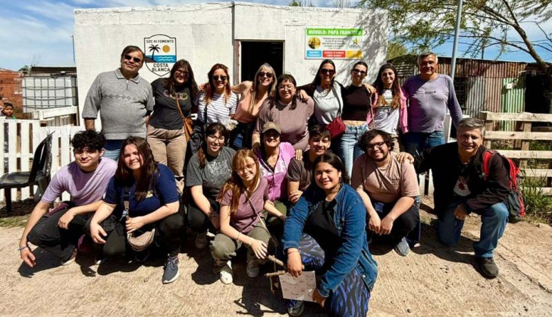 El martes 28 de septiembre, la Universidad Salesiana (UNISAL) inauguró el Módulo papa Francisco en Costa Blanca, un barrio periférico de Bahía Blanca. Con la bendición del rector de la Universidad, padre Guillermo Tanos, el proyecto de sensibilización curricular funcionará en la sede central de la sociedad de desarrollo Costa Blanca.