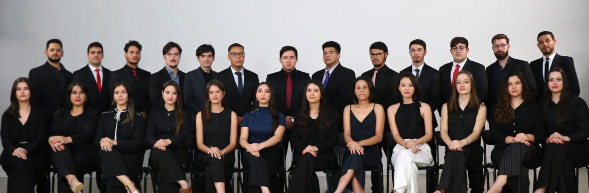 Os alunos do Curso de Direito do UniSALESIANO ainda nem se formaram, mas já começaram a colher os frutos de uma trajetória de muito estudo e dedicação. Diversos acadêmicos matriculados no 8º, 9º e 10º termos foram aprovados no Exame da OAB (Ordem dos Advogados do Brasil) antes mesmo da conclusão da graduação — um feito que enche de orgulho toda a comunidade acadêmica e reafirma a qualidade do ensino oferecido pela instituição.