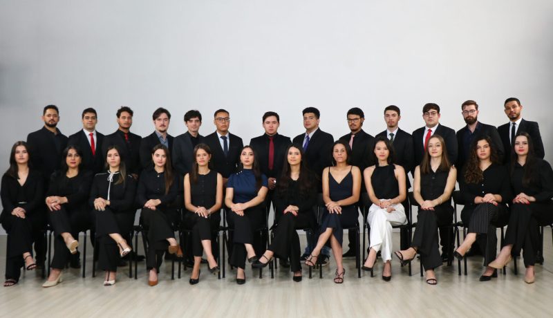 Os alunos do Curso de Direito do UniSALESIANO ainda nem se formaram, mas já começaram a colher os frutos de uma trajetória de muito estudo e dedicação. Diversos acadêmicos matriculados no 8º, 9º e 10º termos foram aprovados no Exame da OAB (Ordem dos Advogados do Brasil) antes mesmo da conclusão da graduação — um feito que enche de orgulho toda a comunidade acadêmica e reafirma a qualidade do ensino oferecido pela instituição.