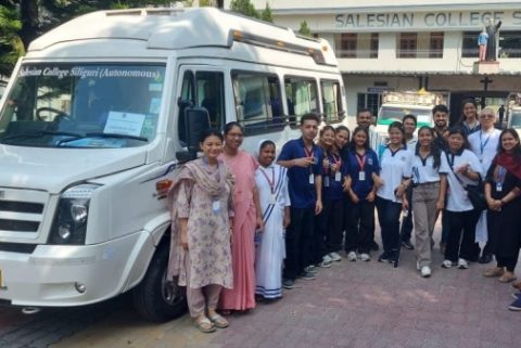 s floodwaters receded from the Mechi River near the Indo-Nepal border, a convoy of compassion arrived in Kharibari village—not with fanfare, but with food, care, and solidarity. Led by students, faculty, and alumni of Salesian College Autonomous Siliguri, the relief team reached some 250 families cut off for days.
