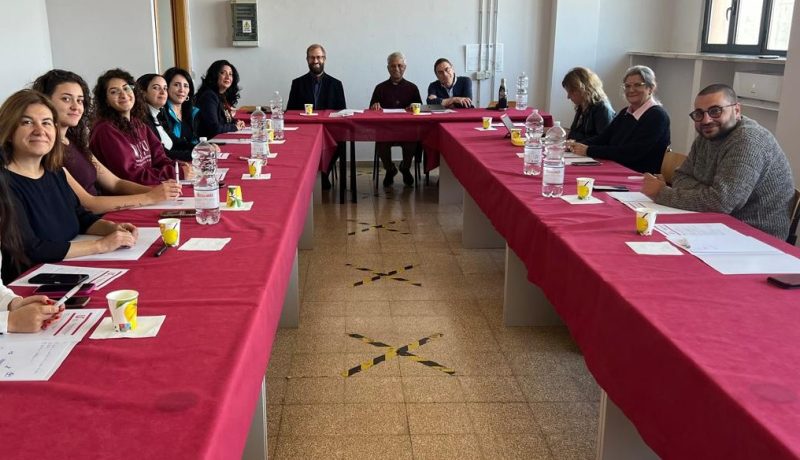 Il giorno 15 ottobre 2025 si è tenuto, presso l'Istituto Universitario IPU di Montefiascone, un importante evento dedicato all'approfondimento della Pedagogia Salesiana nell'ambito dell'Istruzione Superiore. L'incontro ha promosso una riflessione sull'identità salesiana e sulle prospettive future dell'istituzione nel contesto accademico.