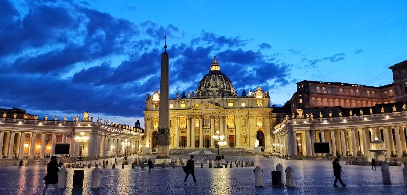Giubileo del mondo educativo: l'educazione è speranza e pace Lunedì 27 ottobre 2025, alle ore 17.30, nella Basilica Papale di San Pietro, il Santo Padre Leone XIV presiederà la solenne Celebrazione Eucaristica per l’inaugurazione dell’Anno Accademico delle istituzioni appartenenti alla Conferenza dei Rettori delle Università e Istituzioni Pontificie Romane (CRUIPRO). (Jubilee of the Educational World: Education is hope and peace)
