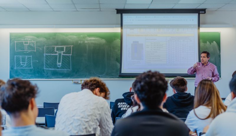 Este año la Escuela Universitaria Salesiana de Sarrià (EUSS) ha alcanzado el máximo histórico de alumnado matriculado con 846 estudiantes. Para el director del centro, Ignasi Florensa, se trata de un hito importante y alentador que también representa "un reto a muchos niveles". Se refiere a la gestión de espacios o la incorporación de nuevo personal, entre otros.