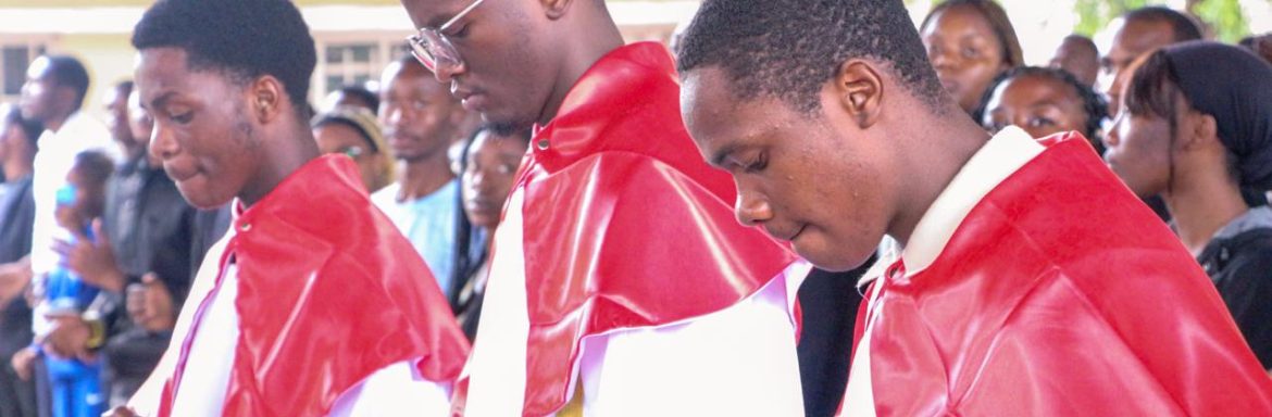 On Saturday, November 8, 2025, the university community of Don Bosco University of Lubumbashi (UDBL) gathered at the forefront of the Salama Technical Institute for the solemn mass to the Holy Spirit, marking the official launch of academic activities for the 2025-2026 year.