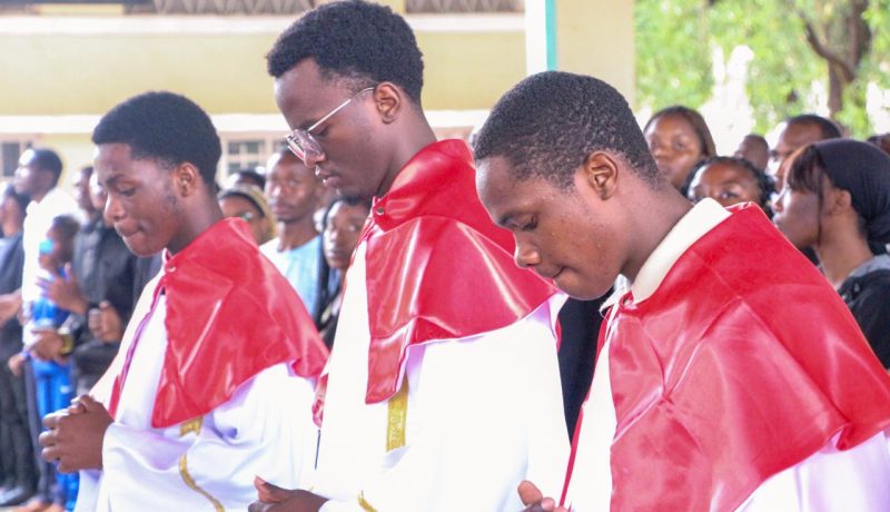 On Saturday, November 8, 2025, the university community of Don Bosco University of Lubumbashi (UDBL) gathered at the forefront of the Salama Technical Institute for the solemn mass to the Holy Spirit, marking the official launch of academic activities for the 2025-2026 year.