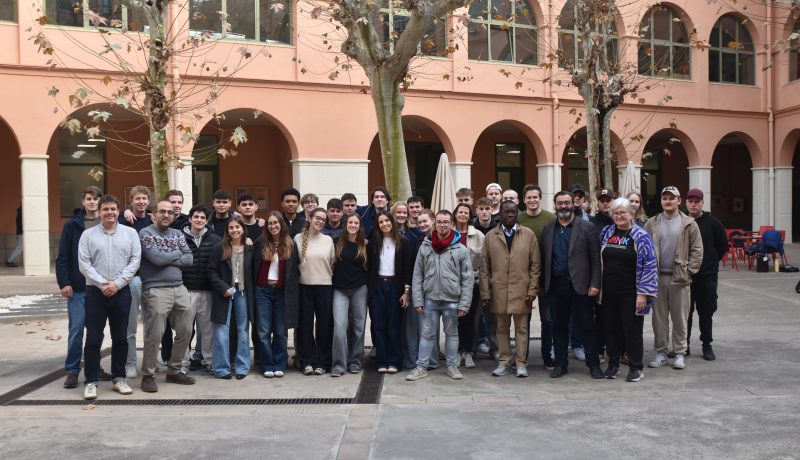 Escola Universitària Salesiana de Sarrià (EUSS) ha sido la universidad anfitriona de este Blended Intensive Program (BIP) del programa Erasmus+, una iniciativa formativa que combina una fase virtual previa con una estancia presencial intensiva de corta duración en una de las universidades participantes. El programa de este diciembre ha reunido a alumnado y profesorado de la Hanze University of Applied Sciences Groningen (Países Bajos) y la Vaasa University of Applied Sciences (VAMK) (Finlandia), además de la EUSS.