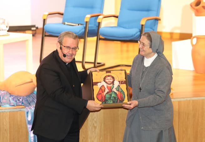 On Saturday, 27 December 2025, at the Generalate of the Daughters of Mary Help of Christians (FMA) in Rome, the traditional presentation of the Salesian Strenna for the new year took place. “Do Whatever He Tells You”: The Rector Major, Fr Fabio Attard Presents the Strenna 2026 to the Salesian Family