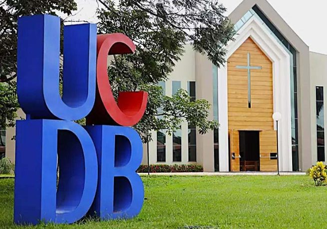 La Coordinación para el Perfeccionamiento del Personal de Nivel Superior (CAPES) ha divulgado el resultado preliminar y, para el estado de Mato Grosso do Sul, la Universidad Católica Don Bosco (UCDB) ha obtenido un reconocimiento en el Programa de Máster y Doctorado en Desarrollo Local, recibiendo siete como calificación. La noticia estuvo acompañada por otros resultados y los programas en Biotecnología y en Educación han recibido una mejora, alcanzando la calificación seis. Los resultados indican el fortalecimiento y el reconocimiento de la investigación científica producida en la Universidad Católica del Estado.