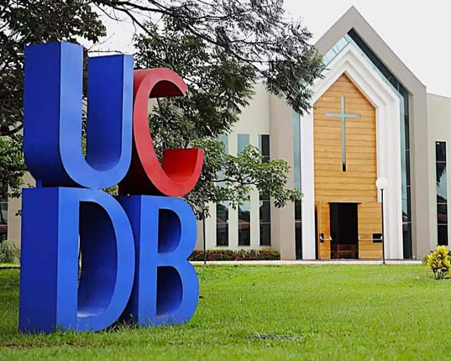 La Coordinación para el Perfeccionamiento del Personal de Nivel Superior (CAPES) ha divulgado el resultado preliminar y, para el estado de Mato Grosso do Sul, la Universidad Católica Don Bosco (UCDB) ha obtenido un reconocimiento en el Programa de Máster y Doctorado en Desarrollo Local, recibiendo siete como calificación. La noticia estuvo acompañada por otros resultados y los programas en Biotecnología y en Educación han recibido una mejora, alcanzando la calificación seis. Los resultados indican el fortalecimiento y el reconocimiento de la investigación científica producida en la Universidad Católica del Estado.