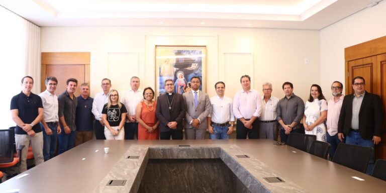 O UniSALESIANO e a Santa Casa de Araçatuba anunciaram, na manhã desta segunda-feira (26), o início das obras de reforma, ampliação e revitalização do Centro de Tratamento Oncológico (CTO) do hospital. O anúncio foi feito durante coletiva de imprensa, realizada na Reitoria do UniSALESIANO, e marcou um investimento de R$ 3.717.605,54, viabilizado por meio de parceria com o Curso de Medicina da Instituição.