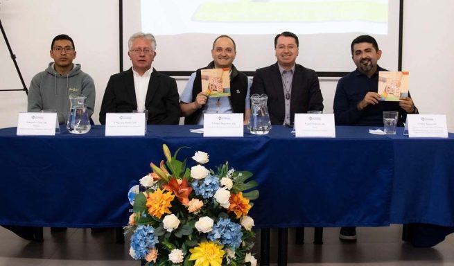 La Universidad Politécnica Salesiana (UPS), junto a la Red Americana Social Salesiana (RASS), presentó la Guía de desarrollo socioemocional dirigida a educadores y educadoras de las obras sociales salesianas. Este material es el resultado de un proceso de investigación impulsado por la Red América Social Salesiana (RASS), en articulación con el equipo de Psicología de la Universidad Politécnica Salesiana – Ecuador y el Proyecto Salesiano Ecuador (PSE), orientado a comprender las realidades actuales de niñas, niños y adolescentes en contextos de vulnerabilidad y a fortalecer las prácticas de acompañamiento integral.