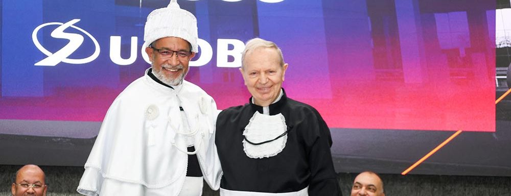 A Universidade Católica Dom Bosco realizou nesta sexta-feira a cerimônia de posse de sua nova gestão acadêmica. O Padre Hermenegildo Conceição Silva assume a reitoria da UCDB, sucedendo o Padre José Marinoni, que conduziu a Instituição durante seis anos em seu segundo mandato