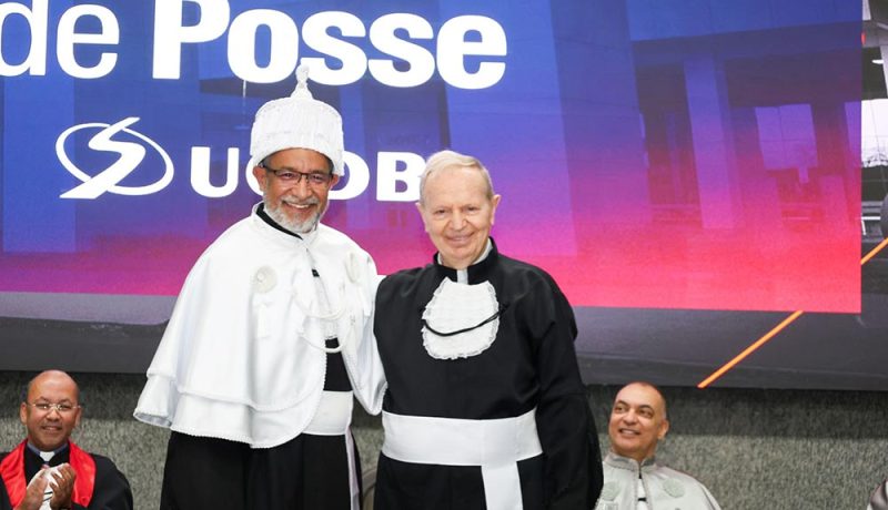 A Universidade Católica Dom Bosco realizou nesta sexta-feira a cerimônia de posse de sua nova gestão acadêmica. O Padre Hermenegildo Conceição Silva assume a reitoria da UCDB, sucedendo o Padre José Marinoni, que conduziu a Instituição durante seis anos em seu segundo mandato