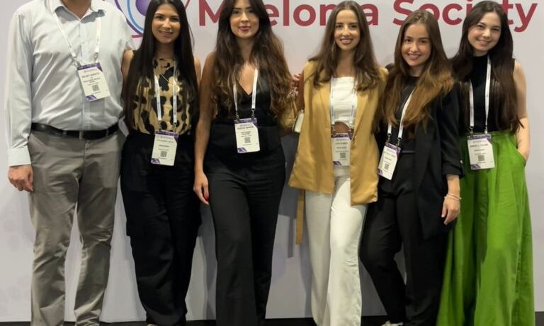 Acadêmicas do Curso de Medicina do UniSALESIANO desenvolveram, por meio de iniciação científica, um fluxograma clínico com identificação de “red flags” O projeto foi apresentado no 21º Encontro Anual da International Myeloma Society, realizado no Rio de Janeiro, em 2024, e recebeu certificado do Programa Institucional de Bolsas de Iniciação Científica (PIBIC) do UniSALESIANO como trabalho destaque do ano de 2025.