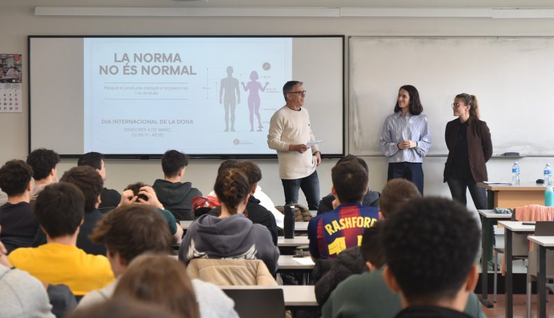 La tecnología y los productos que utilizamos todos los días a menudo no se han pensado para que los utilice todo el mundo. Muchos se han diseñado históricamente tomando como referencia un único perfil: el hombre. Ésta ha sido la reivindicación central de la jornada del Día de la Mujer, que la Escuela Universitaria Salesiana de Sarrià (EUSS) ha organizado este miércoles 4 de marzo.