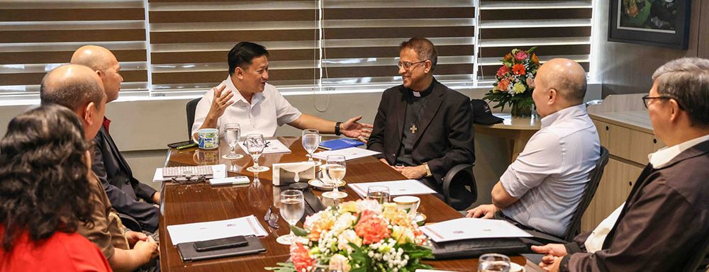 Fr. George Abraham Thadathil, SDB, global coordinator of the Salesian Institutions of Higher Education, met with University of the Philippines President Angelo Jimenez, March 13, to discuss potential collaboration between UP and Salesian universities in Latin and Central America, Africa, and South and Southeast Asia. 