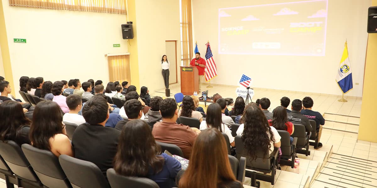 La Universidad Don Bosco inauguró la edición 2026&nbsp;de los programas: Science Girl Camp, Aerodynamics Club y Coding Bootcamp, que forman parte de la sala científica American Space, una iniciativa impulsada por la Embajada de los Estados Unidos con más de 650 sedes en el mundo, siendo la UDB una de ellas desde el año 2010.