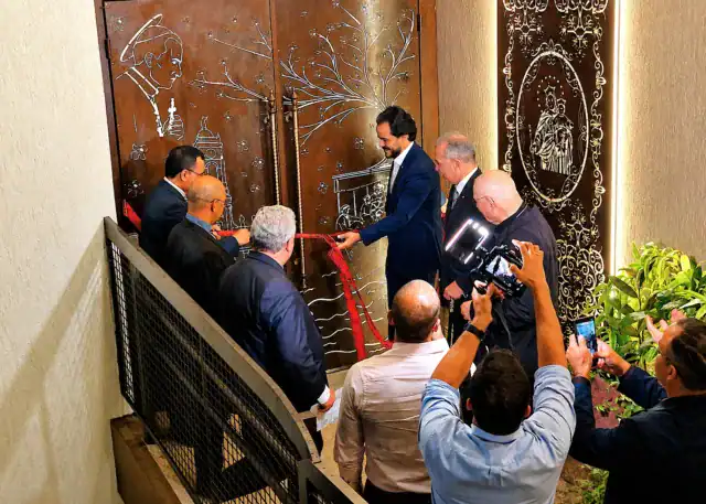 A cidade brasileira de Campo Grande – capital do estado de Mato Grosso do Sul - recebeu, na noite de quinta-feira, 14 de maio, um presente marcado pelo tempo e pela memória. A ‘Missão Salesiana de Mato Grosso’ abriu as portas de seu Memorial Histórico no coração da cidade, no campus central da Universidade Católica Dom Bosco (UCDB), defronte à Praça da República. Ali, em meio ao trânsito intenso e ao ritmo acelerado da vida cotidiana, surge agora um espaço de silêncio e contemplação.