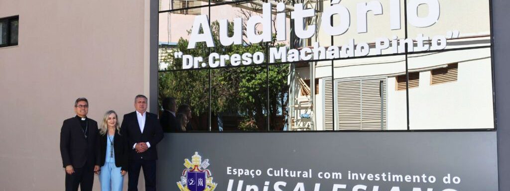 A Santa Casa de Misericórdia de Araçatuba e o UniSALESIANO inauguraram, na manhã desta terça-feira (5), o Auditório “Dr. Creso Machado Pinto”, em cerimônia que reuniu autoridades, profissionais da saúde, acadêmicos e familiares do homenageado. Dentre eles, membros da Reitoria do UniSALESIANO: Reitor, Pe. Paulo Vendrame, Pró-Reitor de Ensino, Pesquisa e Pós-Graduação, Prof. Dr. André Ornellas e a Pró-Reitora Administrativa, Vanda Aparecida Guilherme de Moura.
