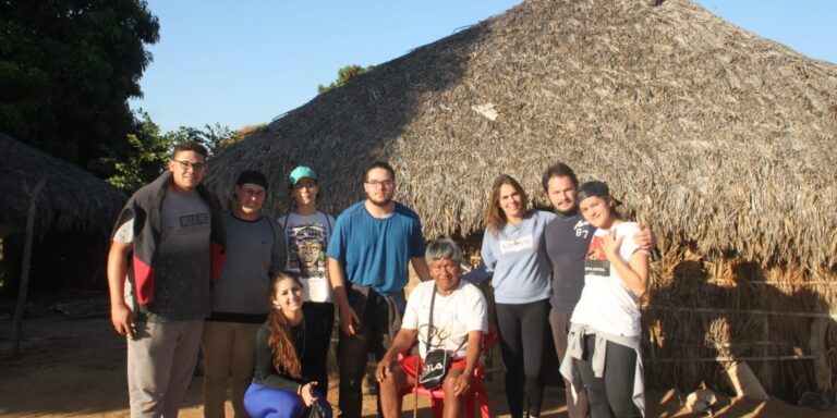 Lívia Camylli Baraúna da Silva tinha 18 anos quando pisou pela primeira vez na terra indígena de São Marcos, no Mato Grosso, como voluntária de uma missão salesiana, chamada VAMS – Voluntariado Acadêmico Missionário Salesiano. Ela não imaginava que aquela viagem mudaria não só sua vida, mas também o tema do trabalho que encerraria sua graduação em Direito no UniSALESIANO, em Araçatuba.