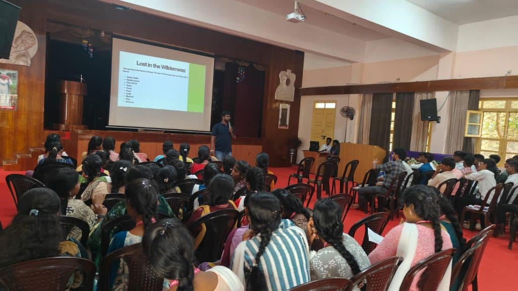 Don Bosco Vazhikaatti – Chennai hosted the Bosco Employability Skill Training (BEST) Programme at Don Bosco College, Yelagiri Hills, on 17 and 18 September, equipping 427 first- and second-year students with vital career awareness and employability skills. The two-day initiative offered exposure to emerging technologies, career pathways, and practical preparation for future opportunities, enabling students to make more informed academic and professional choices.