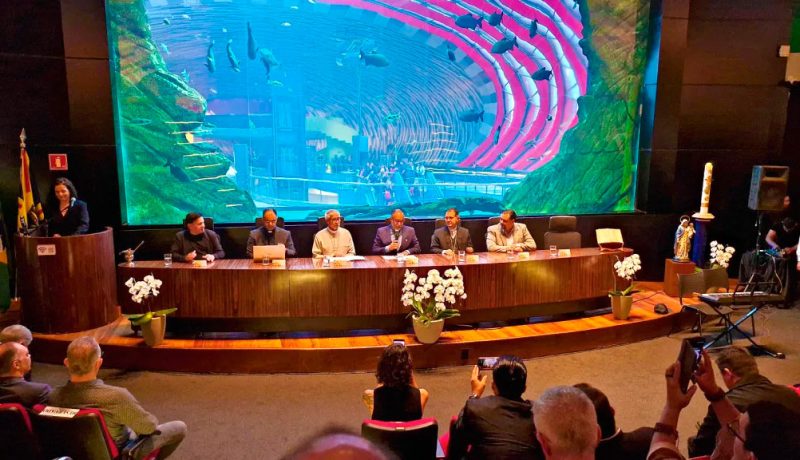 A Universidade Católica Dom Bosco reuniu pesquisadores, catequetas e representantes da Igreja entre os dias 22 e 24 de setembro para a II Semana Filosófico-Teológica. Com o tema “A Catequese em renovação permanente: memória e novos horizontes”, o encontro examinou a trajetória da catequese no Brasil e os desafios para os próximos anos.