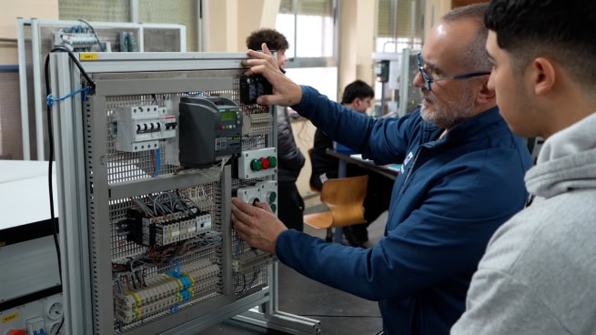 El Consejo General de la Iglesia en la Educación (CGIE) de la Conferencia Episcopal Española ha concedido a la Congregación Salesiana el Premio Stella en la categoría de Formación Profesional. El reconocimiento destaca especialmente su dedicación a la FP de Grado Básico, que ofrece a jóvenes con dificultades en su trayectoria escolar una oportunidad para seguir formándose y prepararse para el trabajo.