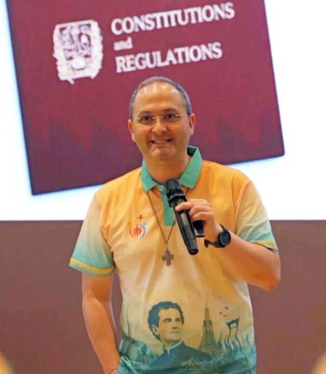 El 26 de octubre comenzó la sesión del Consejo General. Como es habitual en este período, los Consejeros dan las buenas noches a los miembros de la comunidad Sagrado Corazón de la Sede Central salesiana. En la tarde del 27 de octubre la dirigió el padre Rafael Bejarano, Consejero General para la Pastoral Juvenil salesiana.